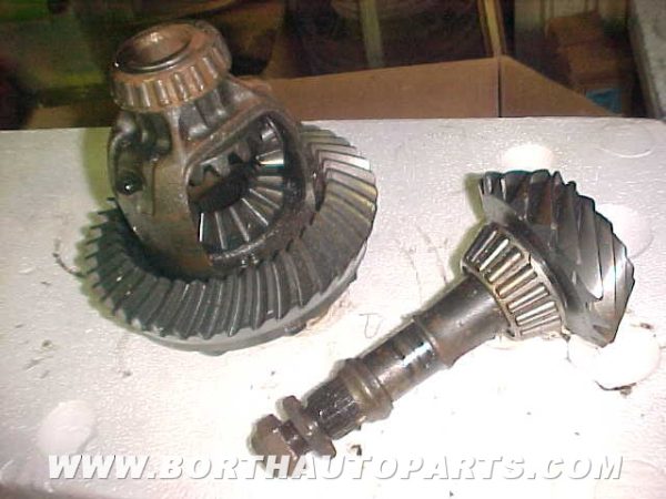 1966-67 Pontiac GM Axle Gears 28 Spline 7.5 Ring 2.41 Ratio