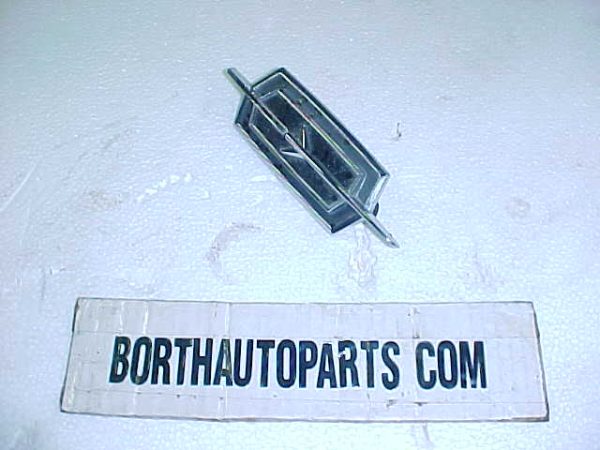 1974-75 Oldsmobile Delta 88 Emblem Gm No.415820