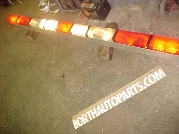 EMERGENCY VEHICLE LIGHT BAR