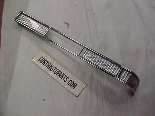 1974 Pontiac Grandville Parking Lamp No.493332 RH