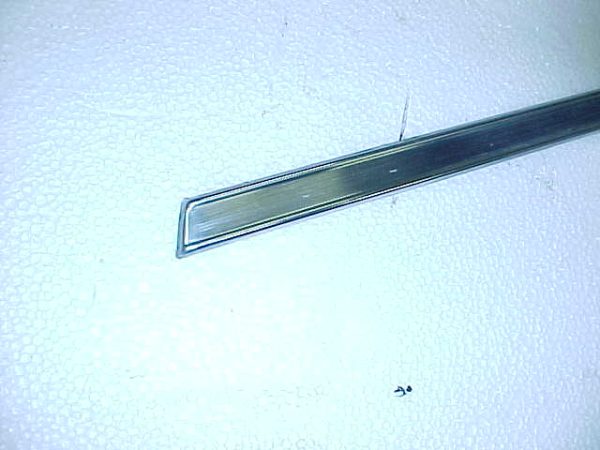 1971 Lincoln Continental Rh Passenger Lower Quarter Trim Molding - Image 2